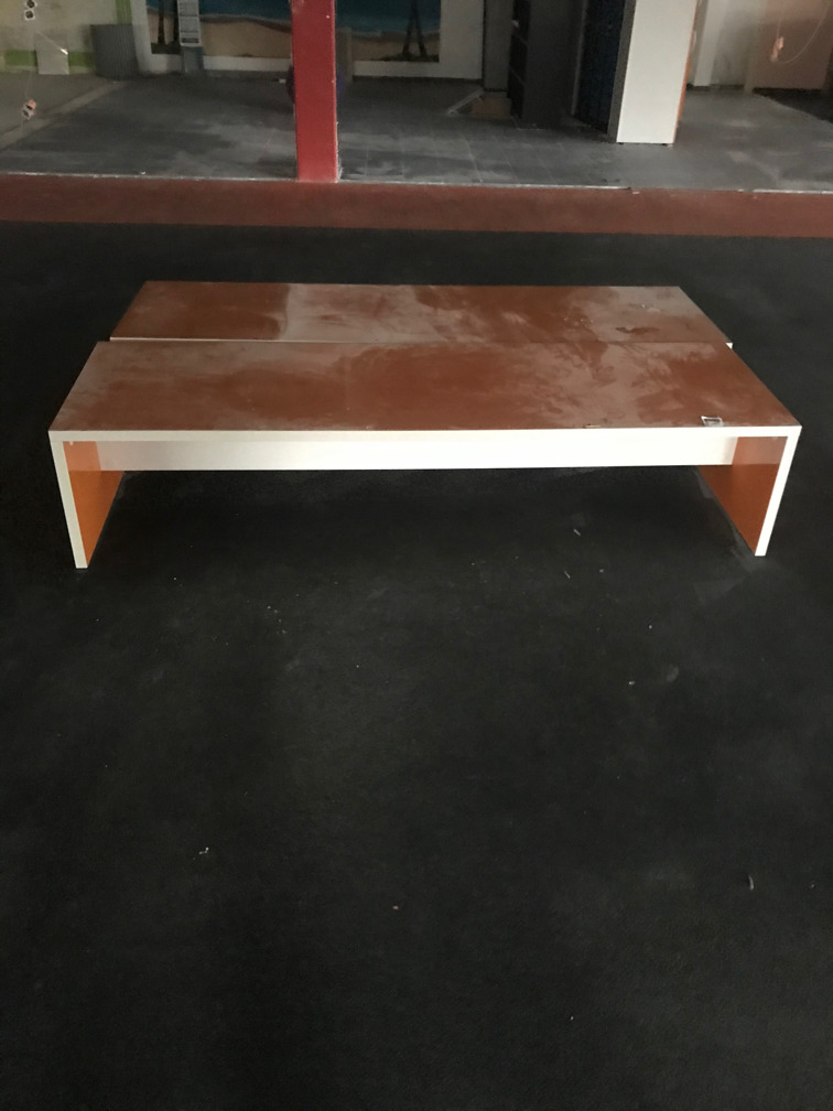 FIT 2021-19  Designer Tisch;Hochglanz Oberfläche-sehr schön-Fitness-Bistro-Gastronomi-zu Hause 