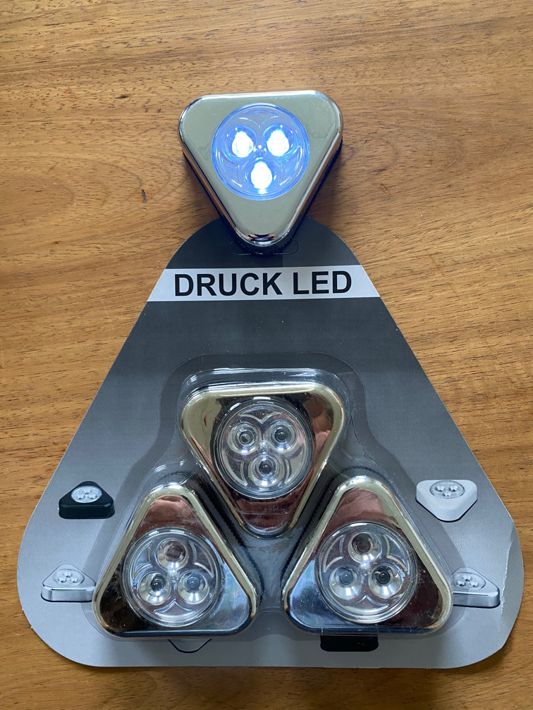 G570-50-Dreieckige Energie Spar-LED Leuchte, leichter Druck schon alles hell-Batterien enthalten,Magnet oder Klebe Haftung